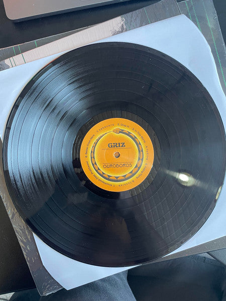 GRiZ (3) : Ouroboros (12", S/Sided, EP, Etch)